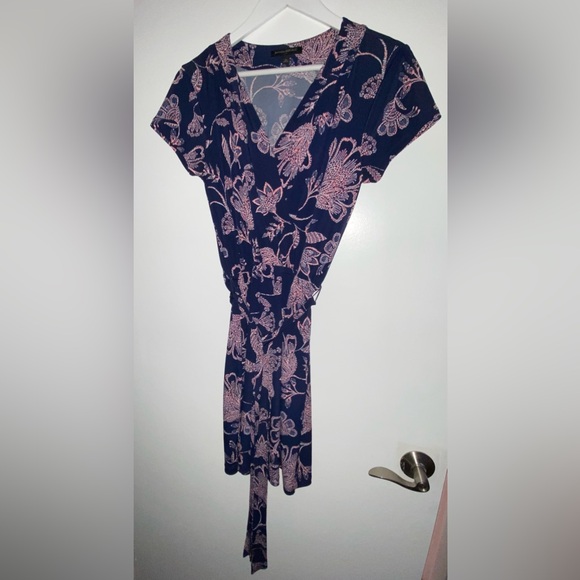 Banana Republic Dresses & Skirts - Banana Republic Women’s Size M Navy & Pink Floral Dress w/ belt pullover stretch